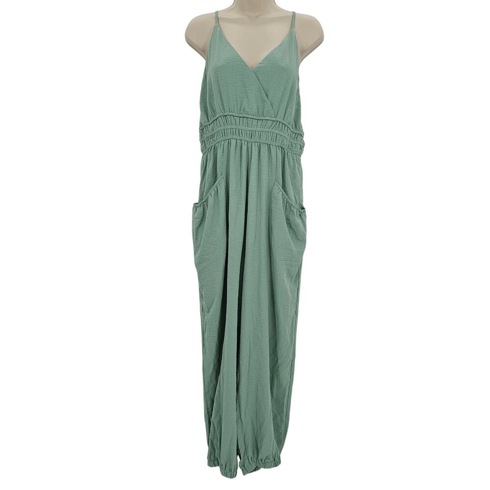 Cupshe Womans size XL Rushed Cami V-Neck Jumpsuit Pockets Sage Green NEW